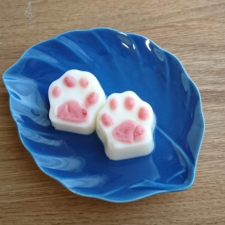 ねこの肉球杏仁豆腐